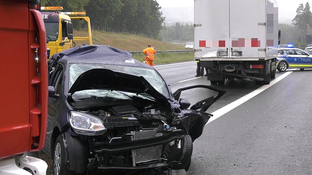 Schwerer Unfall nach Starkregen auf A9 bei Bayreuth