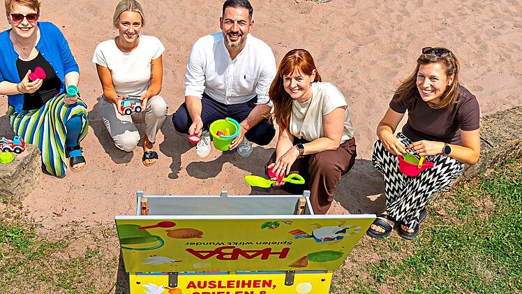 Da m&ouml;chte man doch wieder Kind sein &ndash; mit den gelben Kisten mit Sandspielzeug, die die Stadt Coburg und das Unternehmen Haba realisieren. Constantin Hirsch