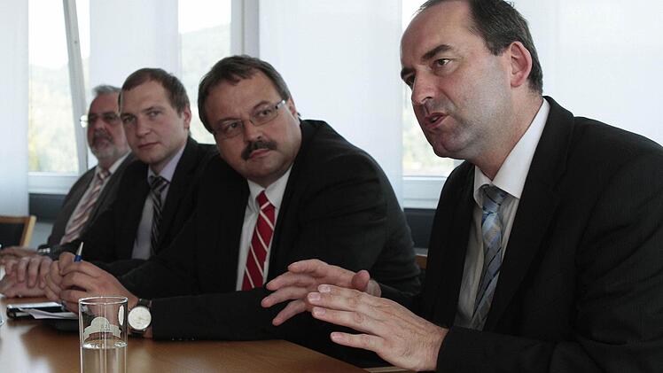 Hubert Aiwanger (rechts) mit (weiter nach links) Landtagsvizepräsident Peter Meyer, dem Landtagskandidaten der Freien Wähler in Kulmbach, Martin Baumgärtner, und Bezirksrat Klaus Förster. Fotos: Jochen Nützel