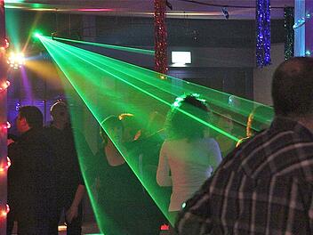 Sehr atmosphärisch war der Silvesterball in der Georgi-Kurhalle vor acht Jahren. Dieses Jahr fällt die Veranstaltung wegen der Corona-Pandemie erneut aus. Foto: Archiv/Gerd Schaar