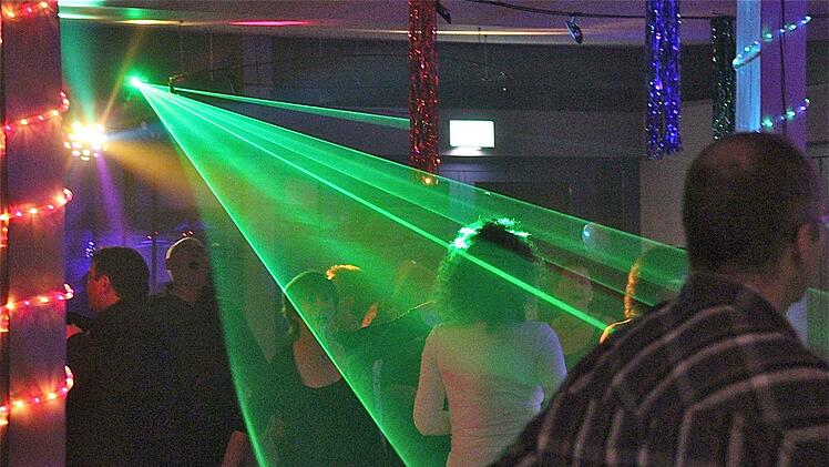 Sehr atmosphärisch war der Silvesterball in der Georgi-Kurhalle vor acht Jahren. Dieses Jahr fällt die Veranstaltung wegen der Corona-Pandemie erneut aus. Foto: Archiv/Gerd Schaar