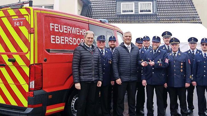 Freude herrschte bei der offizielle Schlüsselübergabe für den MTW 14/1.