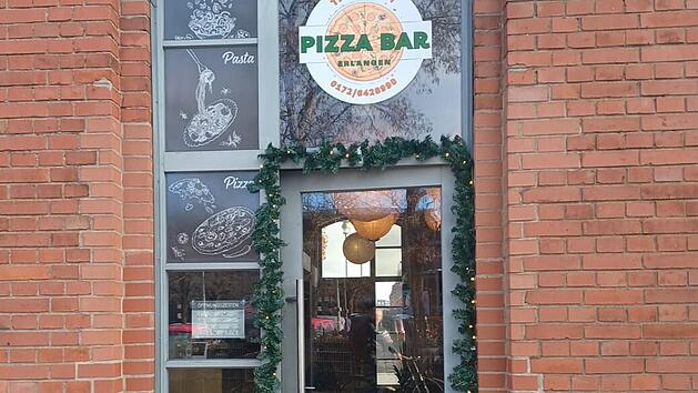 "Wie in alten Zeiten": Kultpizza ist zur&uuml;ck in Erlangen - riesiger Ansturm