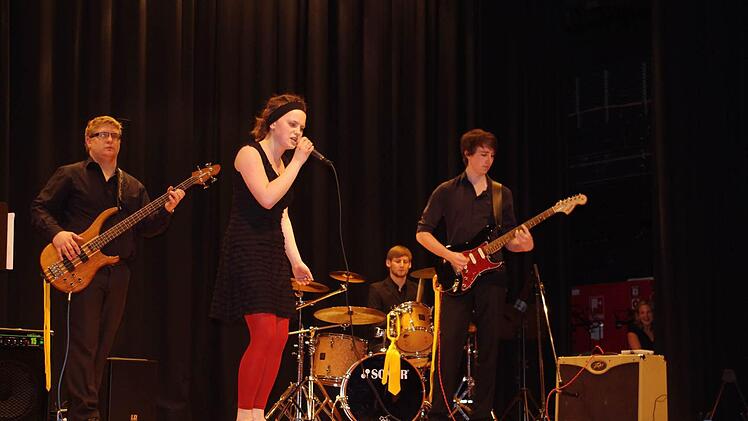 Die Band der Schule sorgte mit "Seven Nation Army" sowie "Chili con carne" für Stimmung.