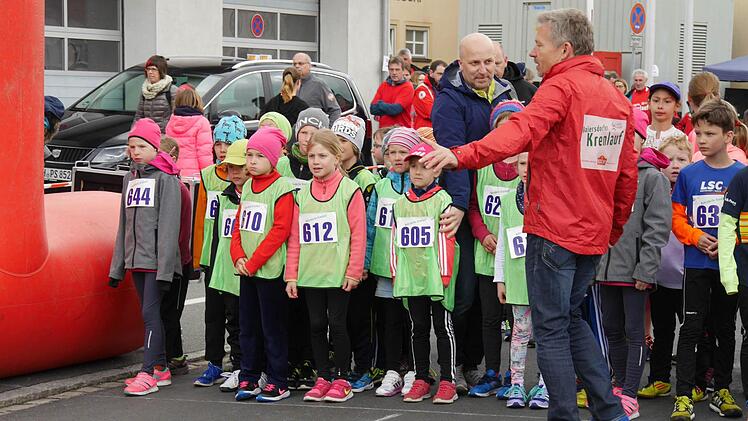 Klaus Novak gab den Sch&uuml;lerlauf pers&ouml;nlich frei.