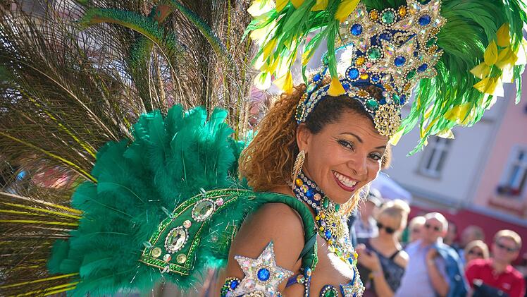 Das größte Samba-Festivals außerhalb Brasiliens findet immer am zweiten Juli-Wochenende in Coburg statt.Foto: David Ebener/dpa