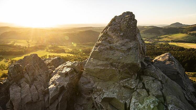 Felszinnen aus Phonolith am Pferdskopf  Foto: Jürgen  Hüfner
