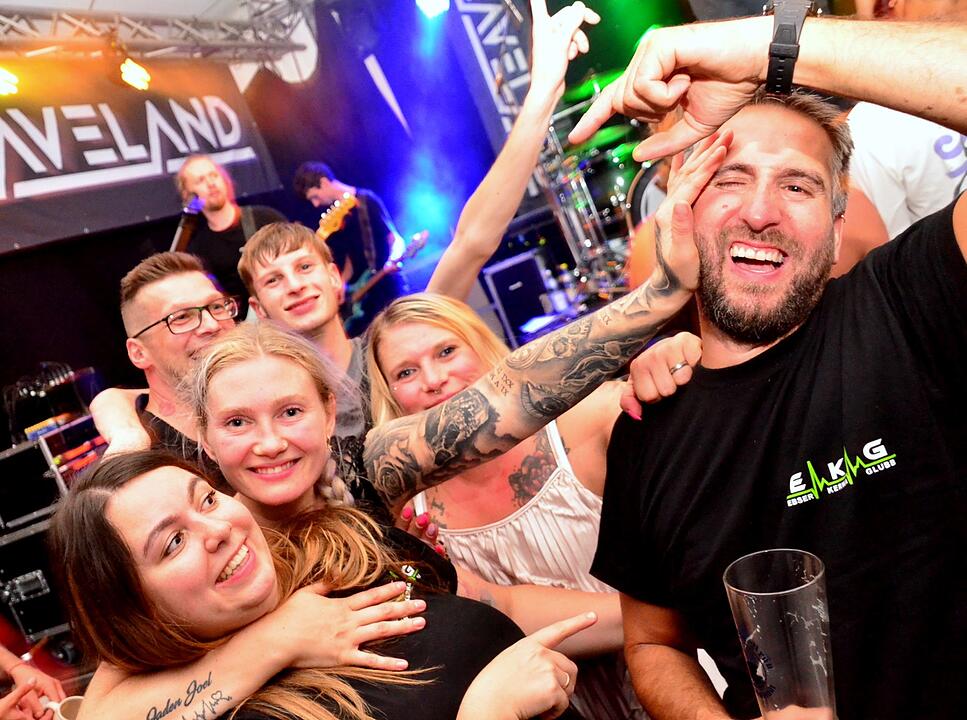 Party mit der Band "CAVELAND"