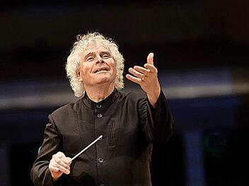 Sir Simon Rattle bringt zum Kissinger Sommer einige Ch&ouml;re mit. Das Jubil&auml;umskonzert findet am 12. Juli statt.