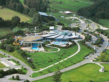 Eigentlich ein Ort der Entspannung: die Therme Obernsees aus der VogelperspektiveFoto: Therme Obernsees