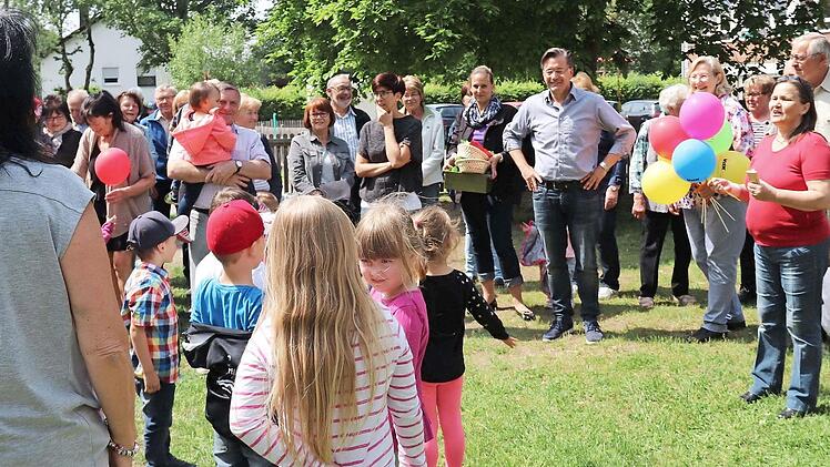 Das gemeinsame Tanzen machte den Senioren und den Kindergartenkindern gleichermaßen Spaß. Foto: privat