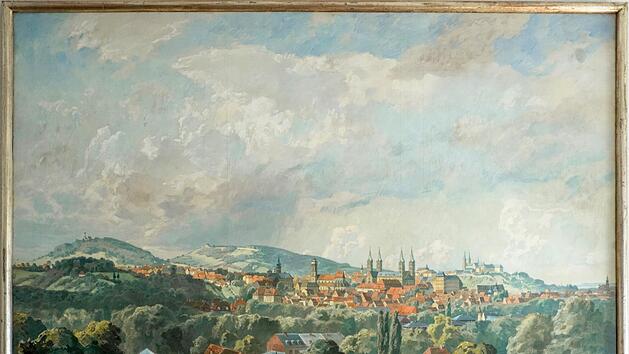 H&auml;ngt seit Jahrzehnten im  Gro&szlig;en Sitzungssaal im Rathaus Maxplatz: Blick auf Bamberg von S&uuml;den.  Fotos: Lea Schreiber