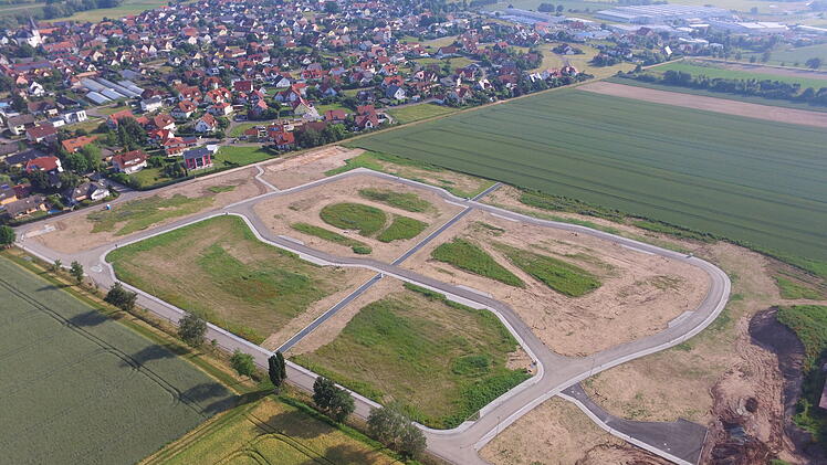 Pettstadt: Die ersten Bauarbeiten haben schon begonnen - die Gemeinde war zuvor mit Anfragen für Baugrundstücke überhäuft worden.
