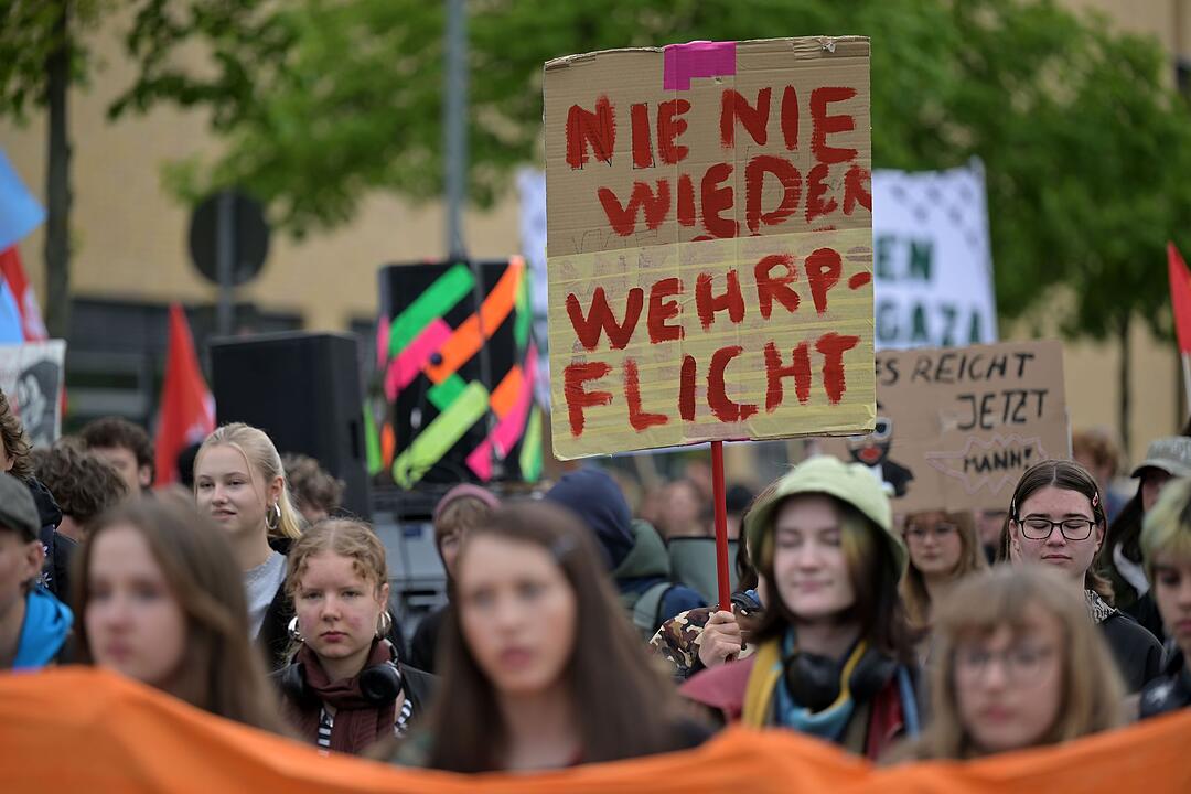 Schulstreik gegen Wehrpflicht - Potsdam