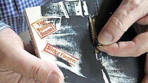 Die legendären Sticky Fingers der Rolling Stones - mit echtem Reißverschluss