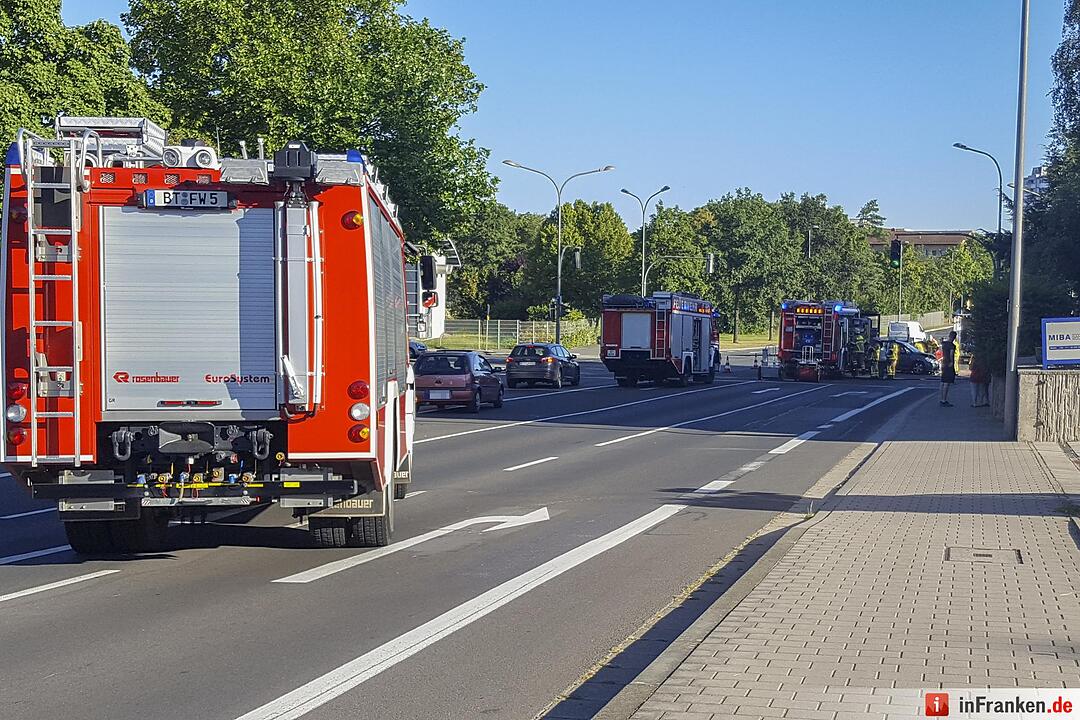 Verkehrsunfall zwischen zwei Fahrzeugen