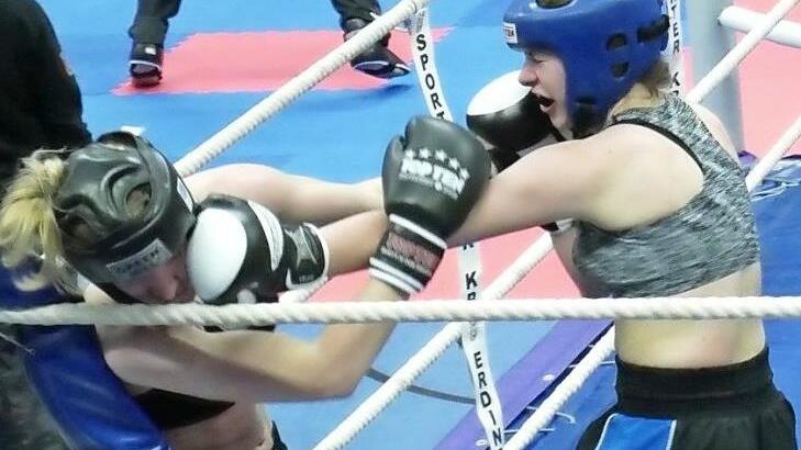 Die Marktzeulnerin Victoria Linz (rechts) bringt den Schlag mit ihrer Führhand gegen Nationalkämpferin Hannah Schmieder technisch perfekt ins Ziel.  Foto: pr