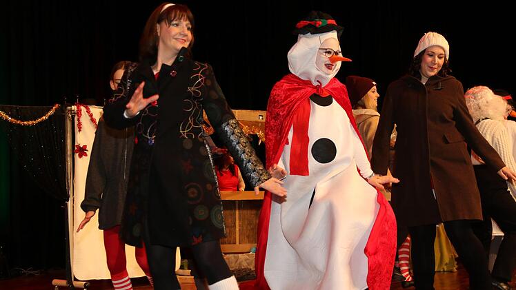 Das Bürglaß-Tanzstudio begeisterte bei dem kurzweiligen Nachmittag mit seiner getanzten Version eines Weihnachtsmärchens. Foto: Wolfgang Desombre