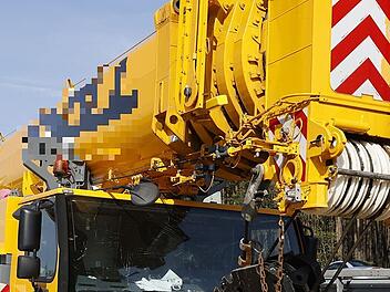 Sperrung auf A3 bei Schl&uuml;sselfeld: Bergung nach schwerem Kran-Unfall