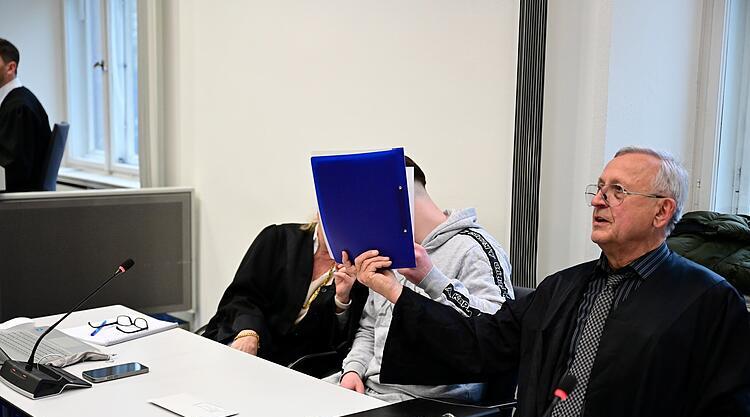 Russen-Mafia: Rentnerin &uuml;berlebt brutalen Raub&uuml;berfall