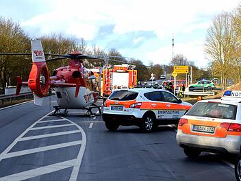 Mit dem Rettungshubschrauber wurde ein verletzter 85-Jähriger in eine Klinik geflogen.  Foto: Peter Rauch