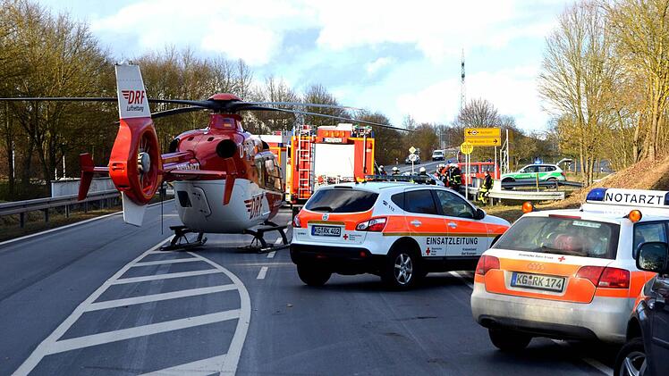 Mit dem Rettungshubschrauber wurde ein verletzter 85-Jähriger in eine Klinik geflogen.  Foto: Peter Rauch
