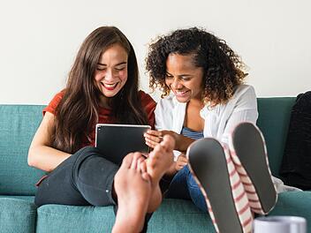 Als Vorbereitung für die Black Friday-Woche auf Amzon, gibt es schon jetzt zahlreiche Angebot, unter anderem auch auf Prime Video. Dort gibt es Filme und Serien so günstig wie nie zuvor. Symbolbild: pexels.com/rawpixel