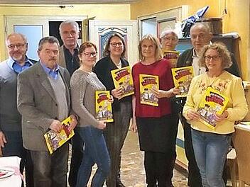 Sie wünschen sich, dass möglichst viele Mieter das Volksbegehren "6 Jahre Mietenstopp" unterstützen. Mit im Bild SPD-Kreistagsfraktionsvorsitzender Richard Rauh (links), Geschäftsführerin DMB-Landesverband, Monika Schmid-Balzert (Dritte von links), und SPD-Bürgermeisterkandidatin Sabine Gross (Vierte von links) Foto: Veronika Schadeck