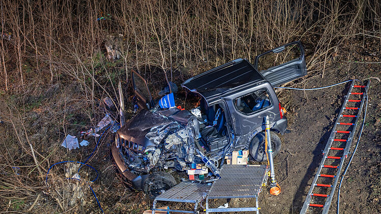 Zwischen Bäumen eingeklemmt - zweistündige Rettungsaktion auf der A73