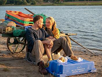 Hat Nora (Tanja Wedhorn) in Max Jensen (Bernhard Piesk) einen neuen Lebenspartner gefunden? Ihre Dating-App hat sie schon mal gelöscht.