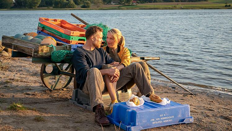 Hat Nora (Tanja Wedhorn) in Max Jensen (Bernhard Piesk) einen neuen Lebenspartner gefunden? Ihre Dating-App hat sie schon mal gelöscht.