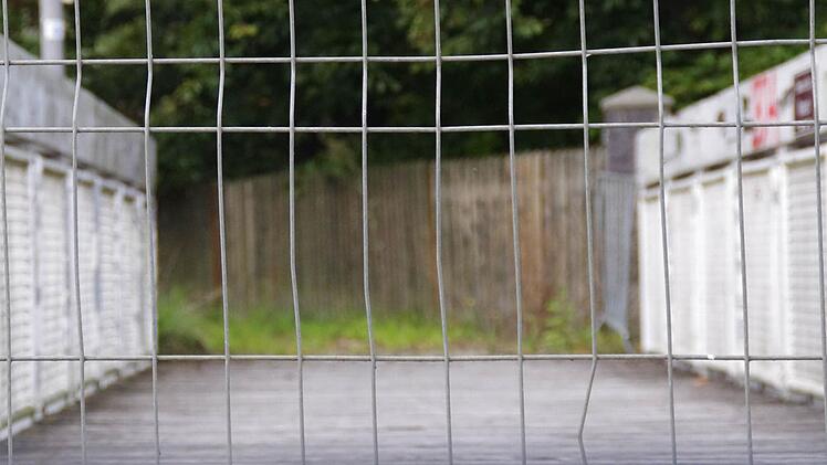 Der Schwarze Steg am nördlichen Zugang zum Landesgartenschau-Park ist schon längere Zeit gesperrt. Foto: Marco Meißner