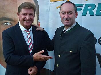 Wirtschaftsminister Hubert Aiwanger (rechts) wird am Neujahrsempfang der Freien W&auml;hler in Kulmbach  sein (hier  zu sehen mit  Landtagsabgeordnetem Rainer Ludwig). privat