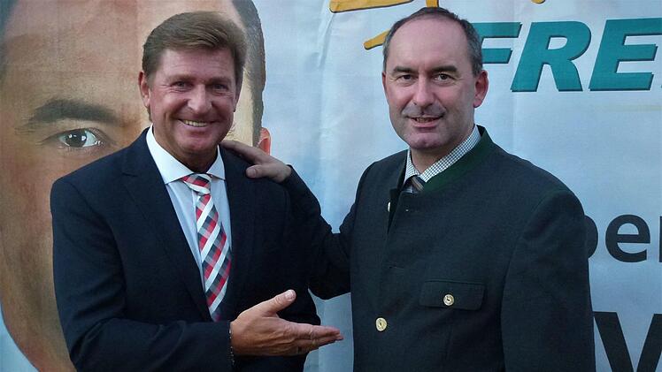 Wirtschaftsminister Hubert Aiwanger (rechts) wird am Neujahrsempfang der Freien W&auml;hler in Kulmbach  sein (hier  zu sehen mit  Landtagsabgeordnetem Rainer Ludwig). privat