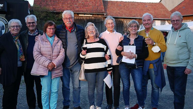 Auf einer kleinen Auszeit im Altlandkreis: Christel und Herbert Löffler-Gutmann, Rita und Karl-Heinz Dittmann, Initiatorin Claudia Wawerzinek, Sigrid Reiß sowie Margret und Karl-Heinz Mädel und Rudolf Harzen (von links nach rechts). Foto: Rebecca Vogt