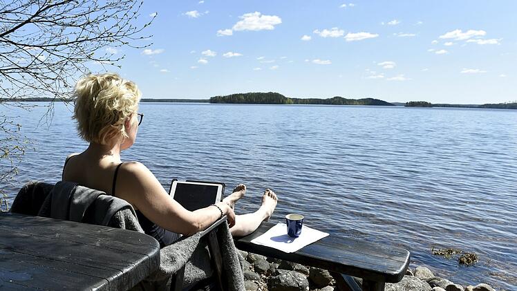 Mit dem Laptop am See