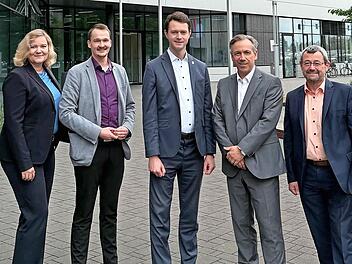 Mit Vorfreude auf das 30. Partnerschaftsjubiläum 2026 begrüßte Landrat Alexander Tritthart (3.v.r.) seinen Amtskollegen Johann Waschnewski (Mitte) im Landratsamt Erlangen-Höchstadt.