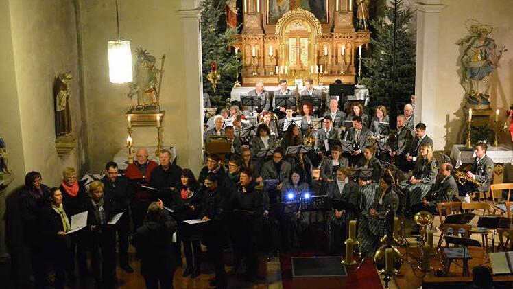 Weihnachtliches Konzert in Stangenroth  Foto: Björn Hein