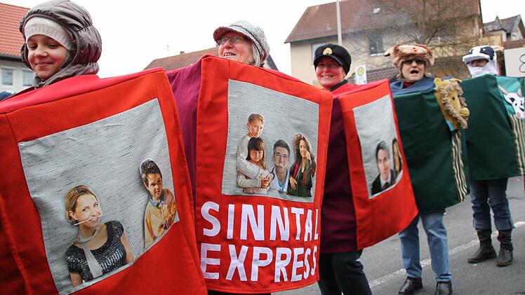 Sinntaler Faschingszug 2013: Sinntalbahn im Fokus. Foto: Ulrike Müller/Archiv