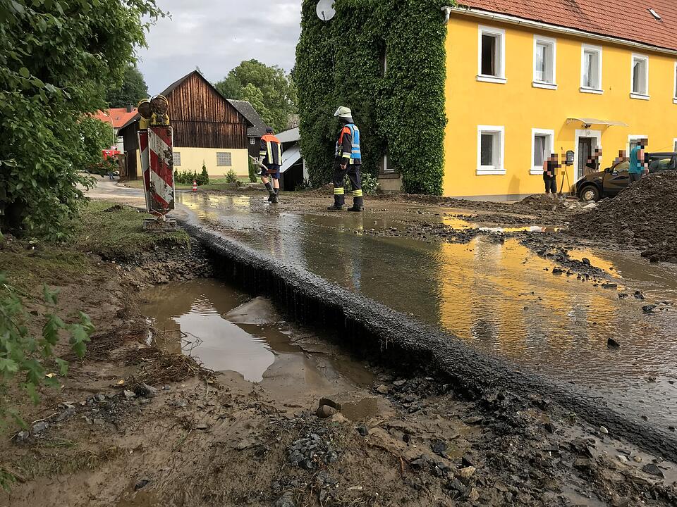 Innenstadt von Arzberg nach Starkregen unter Wasser