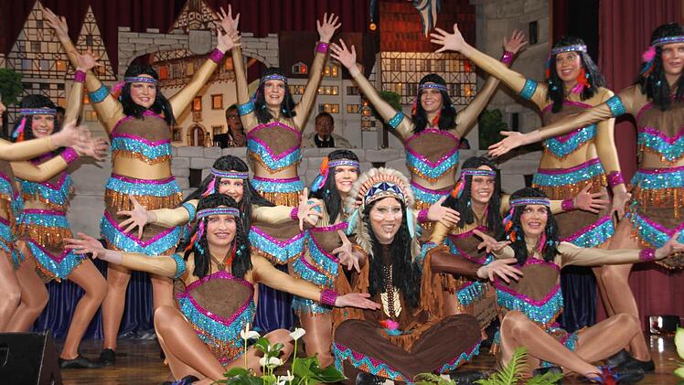 Die Narrengruppe "Gerbrunn" mit ihrem Indianer-Schautanz.