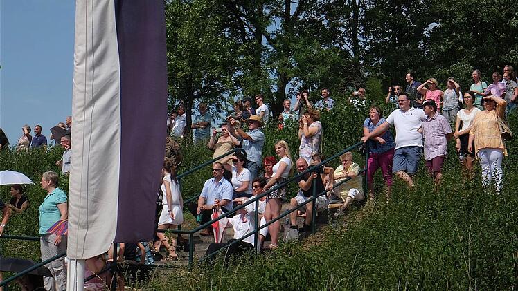 Vereidigung der Offizieranwärter   Foto: Gerd Schaar