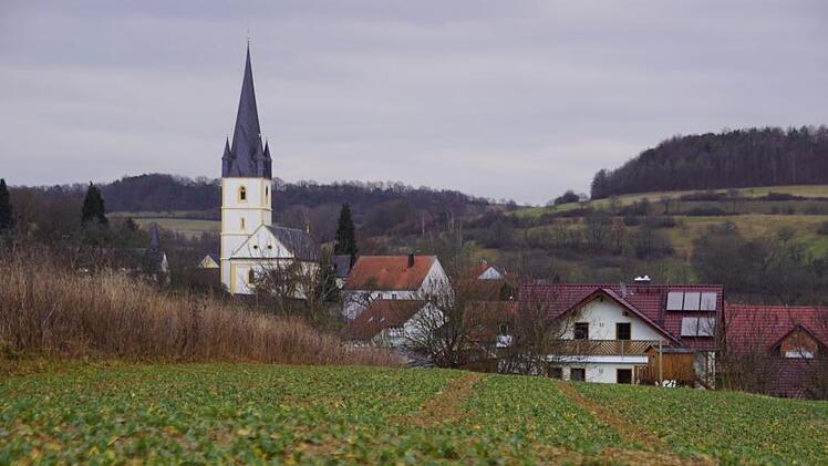 &Uuml;berarbeitet wurde der Bebauungsplan f&uuml;r das Neubaugebiet am Ortsrand von Uetzing, wo k&uuml;nftig auf neun Baupl&auml;tzen neue Eigenheime  entstehen sollen.Mario Deller