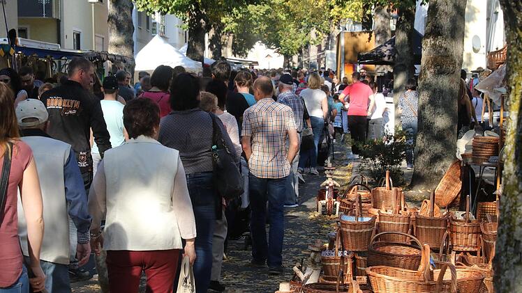 Altweibersommer und Flaniermeile Lindenallee: Eine perfekte Kombination, die viele Besucher nach Strullendorf lockte.