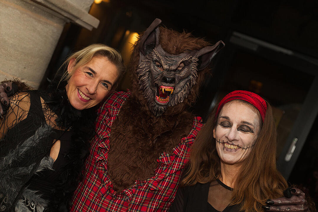 ME & MY (ZOMBIE) GIRLS HALLOWEEN