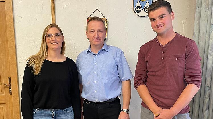Das neue B&uuml;rgermeister-Trio von Breitbrunn mit Zweiter B&uuml;rgermeisterin Dunja Virnek&auml;s, B&uuml;rgermeister Andreas F&ouml;sel und Drittem B&uuml;rgermeister Stefan Greul (v. l.). In der konstituierenden Sitzung des Gemeinderats waren die beiden Stellvertreter bes...
