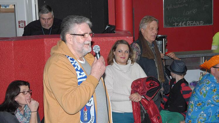 Gerd Engert führt durchs Programm