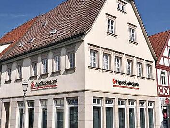 Nach einem gut vierwöchigen Umbau hat die HypoVereinsbank Haßfurt ihre komplett neu eingerichtete Filiale wieder eröffnet.  Foto: Ulrike Langer