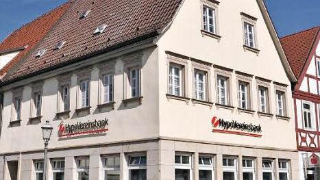 Nach einem gut vierwöchigen Umbau hat die HypoVereinsbank Haßfurt ihre komplett neu eingerichtete Filiale wieder eröffnet.  Foto: Ulrike Langer