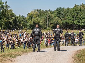 Emskirchen von 3500 Menschen &uuml;berrannt - Festnahmen bei "Schanzenfest"